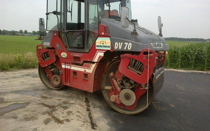 Zuurbestendige asfaltverharding voor een voersilo in Venhorst