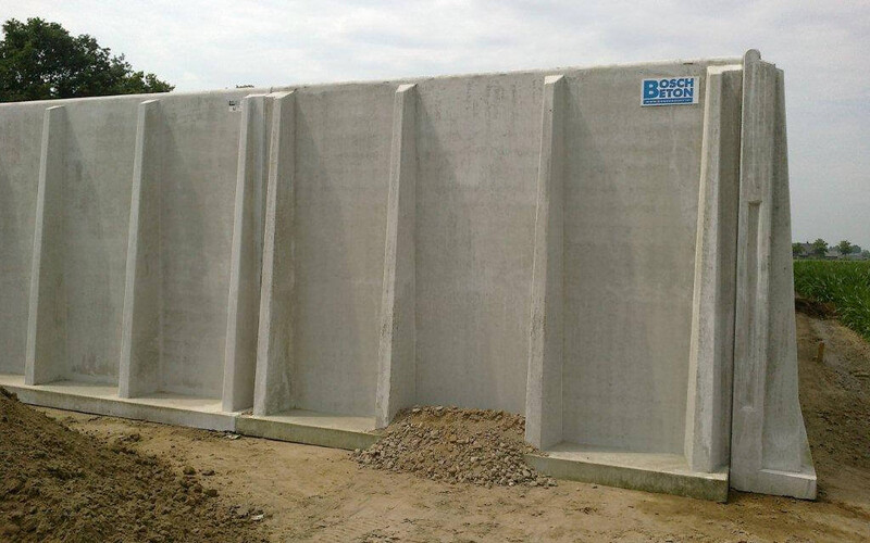 Zuurbestendige asfaltverharding voor een voersilo in Venhorst