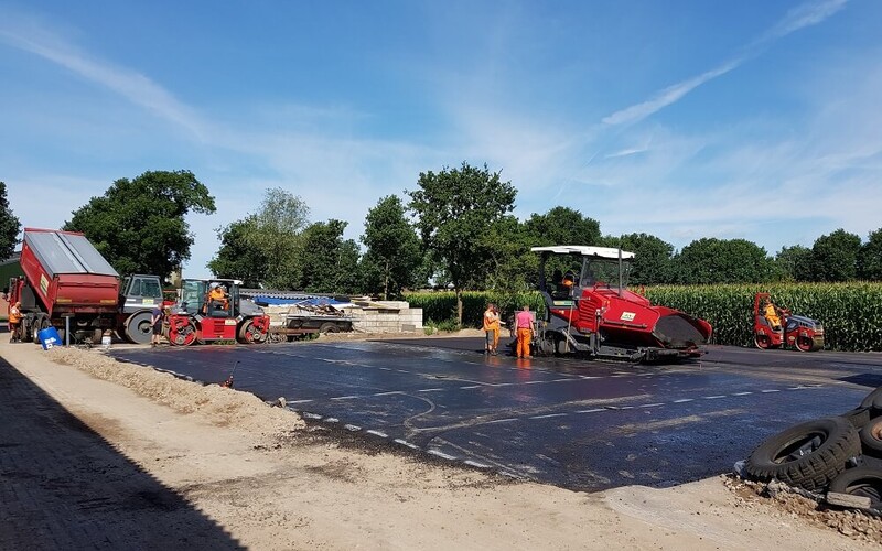 Vloer voersilo en erfverharding te Gemert