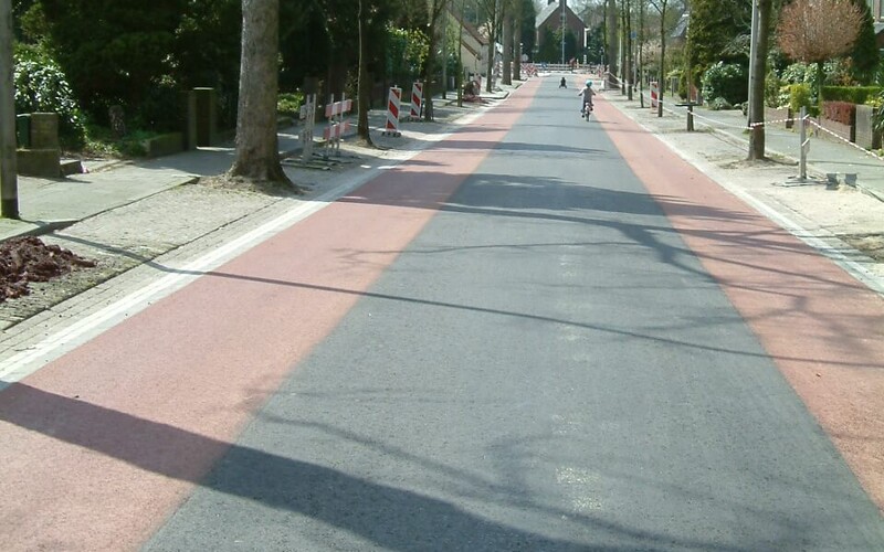 Aanleg van fietssuggestiestroken en rijbaan aan de Postweg in Ni