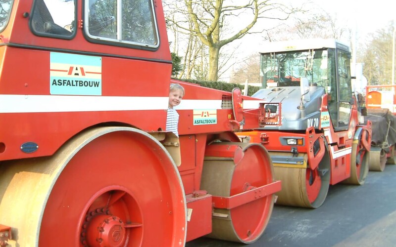 Aanleg van fietssuggestiestroken en rijbaan aan de Postweg in Ni
